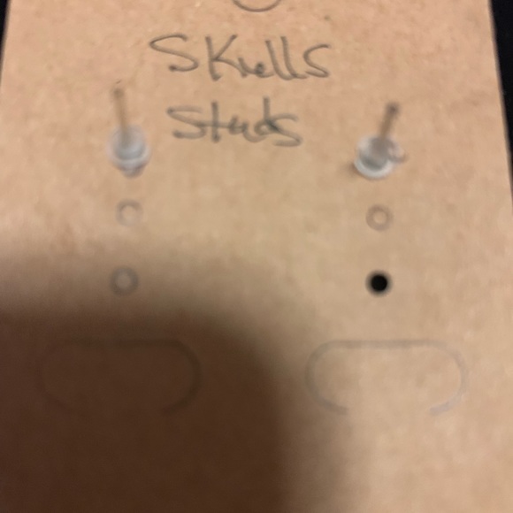 Earrings Studs - Picture 2 of 2